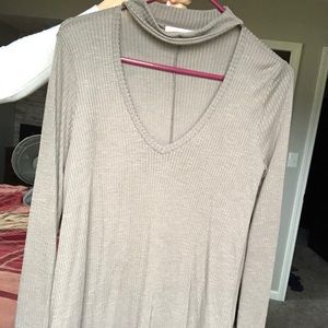 Women’s long sleeve v neck top